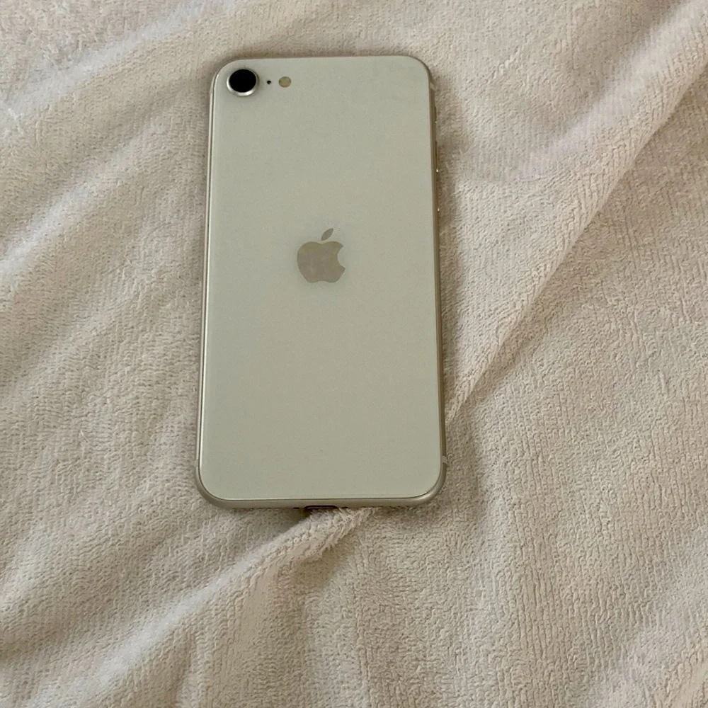 iPhone SE - Picture 1 of 2